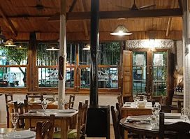 La Barra vinos & carnes