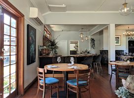 Moke Dining