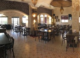 Bonjour Restaurant & Cafe