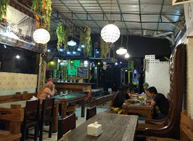 Golden Kitchen 17