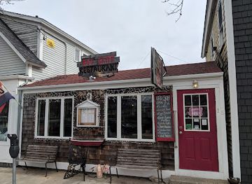 massachusetts/cape-ann/restaurant/delisi-s-red-skiff