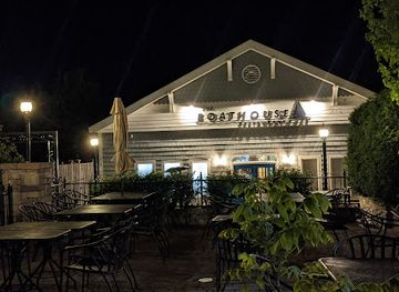 new-york/north-country/restaurant/the-sackets-boathouse