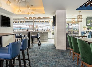 canada/kingston-and-the-islands/restaurant/wharf-feather