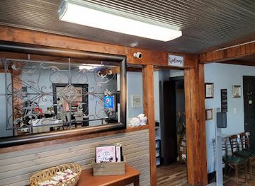 indiana/hoosier-national-forest/restaurant/nila-s-place