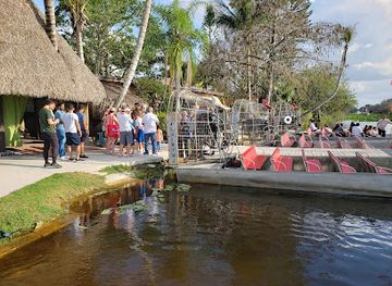 florida/everglades/restaurant/coopertown-the-original-airboat-tour