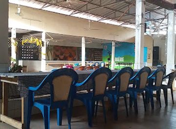 senegal/kedougou/restaurant/black-and-white