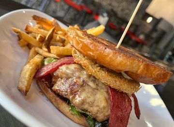 ohio/akron/downtown-akron/restaurant/dejuan-s-dining