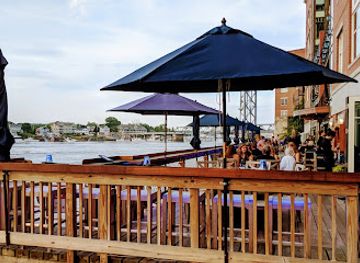 new-hampshire/seacoast-region/restaurant/martingale-wharf