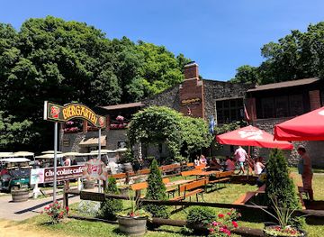 ohio/put-in-bay/restaurant/biergarten-at-the-boathouse