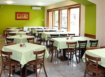 hungary/vac/restaurant/revoczi-onkiszolgalo-etterem