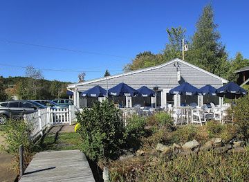 new-hampshire/lake-winnipesaukee/restaurant/wolfetrap-grill-rawbar