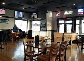 illinois/chain-o-lakes-state-park/restaurant/bricks-and-ivy-sports-tavern