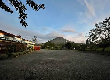 costa-rica/arenal-volcano-national-park/restaurant/mirador-arenal-steakhouse