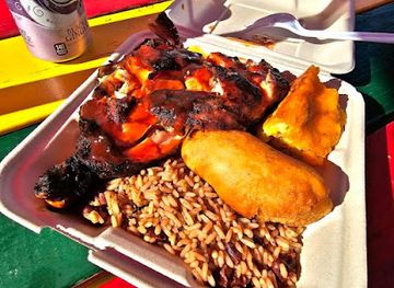 turks-and-caicos-islands/grand-turk/restaurant/big-mum-s-fast-food-truck