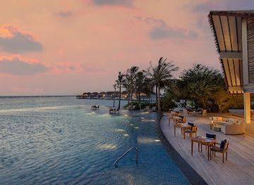 maldives/dhigurah/restaurant/eats-and-beats