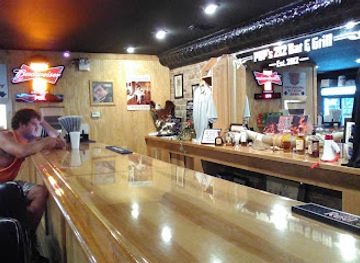 illinois/little-egypt/restaurant/pup-s-212-bar-grill