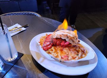 maryland/baltimore/inner-harbor/restaurant/docks-on-the-harbor