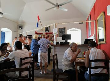 dominica/soufriere/restaurant/petit-paris-restaurant-bar