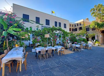 greece/rhodes/restaurant/mezzaluna