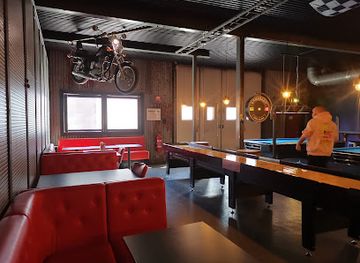 sweden/dalsland/restaurant/v8-garagebar