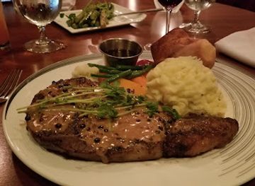 canada/northern-canada/restaurant/carver-s-steakhouse-lounge