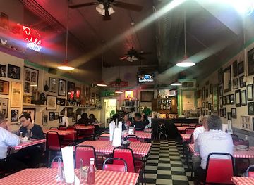 arkansas/little-rock/restaurant/doe-s-eat-place