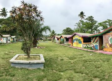 vanuatu/espiritu-santo/restaurant/meal-booths