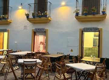 spain/cadiz/old-town/restaurant/taberna-el-tio-de-la-tiza