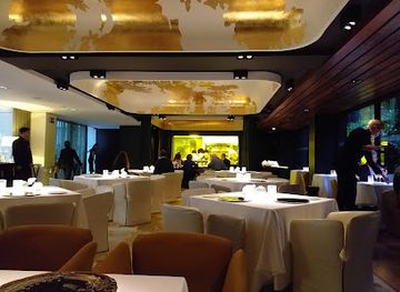 spain/barcelona/restaurant/moments