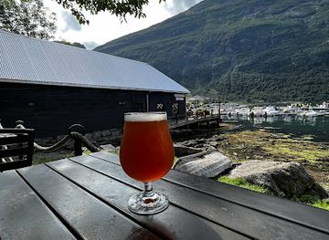 norway/geirangerfjord/restaurant/berserk-bar-grill