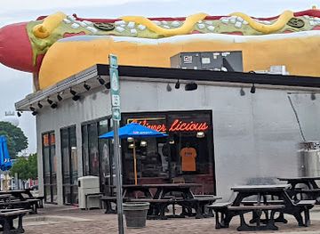 michigan/mackinac-island/restaurant/wienerlicious