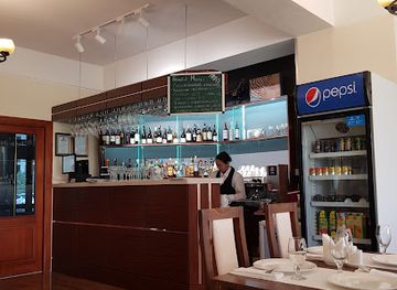 mongolia/ulaanbaatar/restaurant/lira-restoran