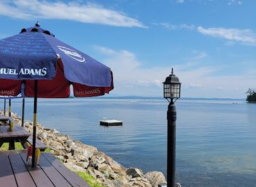 vermont/lake-champlain-islands/restaurant/pier-bar