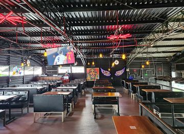 colombia/los-llanos/restaurant/palos-de-lena-quinta-paredes-lenos-palos