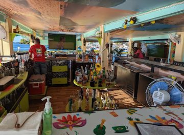 honduras/mosquito-coast/restaurant/ipanema-beach-bar-and-grill