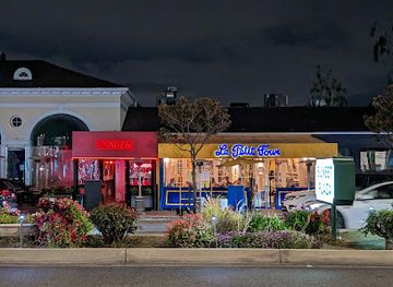 california/hollywood/sunset-strip/restaurant/le-petit-four