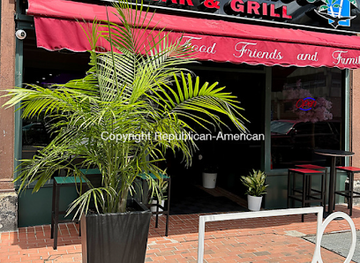 connecticut/waterbury/restaurant/via-al-paraiso-bar-grill