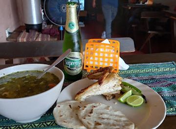 el-salvador/chalchuapa/restaurant/sopa-de-gallina-sabor-de-mi-pueblo