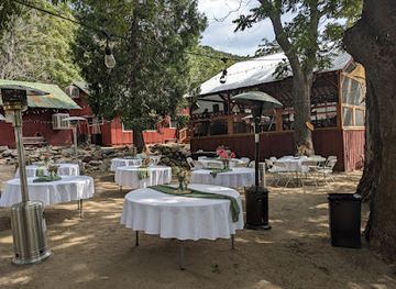 california/sequoia-national-park/restaurant/johnny-mcnally-s-fairview-lodge-restaurant