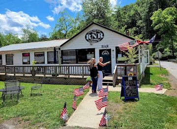 north-carolina/great-smoky-mountains/restaurant/the-rivers-and-rails-tavern