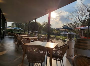 south-africa/gauteng/restaurant/the-old-oak-restaurant-and-family-centre-at-royal-johannesburg