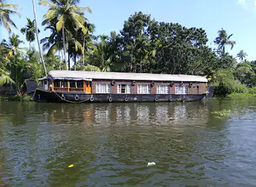 Venattukad. Alleppey backwaters