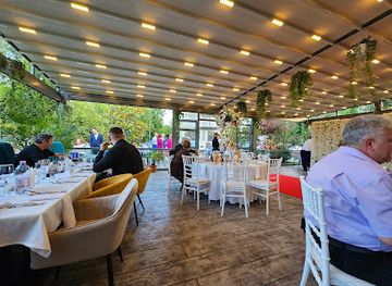 romania/valcea/restaurant/luxury-by-the-lake