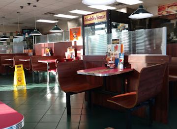 tennessee/reelfoot-lake-area/restaurant/huddle-house