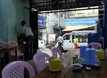 myanmar-burma/golden-triangle/restaurant/golden-glass-restaurant