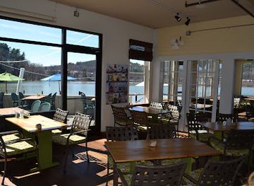 vermont/franklin-county/restaurant/the-marina