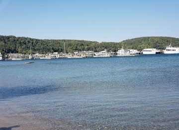 michigan/pictured-rocks-national-lakeshore/restaurant/hardee-s
