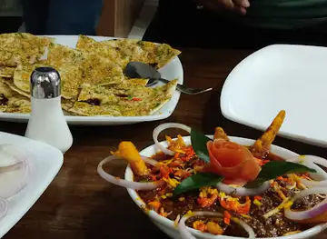 Hotel Himalayas Inn Veg $ non veg Dinning and Lodge