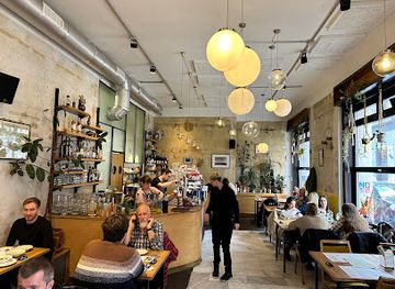 hungary/budapest/jewish-quarter/restaurant/dobrumba