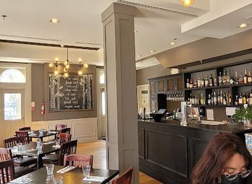 canada/golden-horseshoe/restaurant/the-library-bar